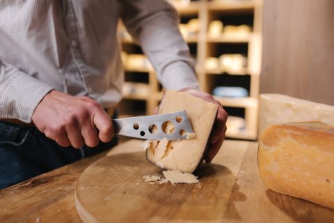 How to use cheese knives